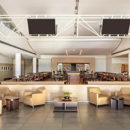 Otel Hilton Garden Rome Airport 4*