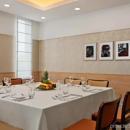 Hilton Garden Rome Airport 4*