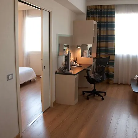 Hotel Hilton Garden Rome Airport 4*